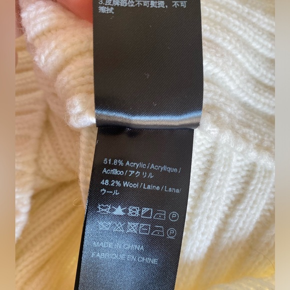 Kimhēkim woman’s White V-Neck Vest wool kimhekim - Picture 5 of 6